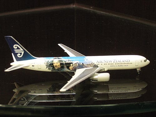 紐西蘭航空 B767-300ER魔戒彩繪機:亞拉岡與亞玟 - 第7張圖 紐西蘭航空 B767-300ER魔戒彩繪機:亞拉岡與亞玟
