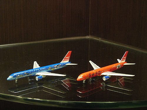 遠東航空 B757-200統一童盟國彩繪機