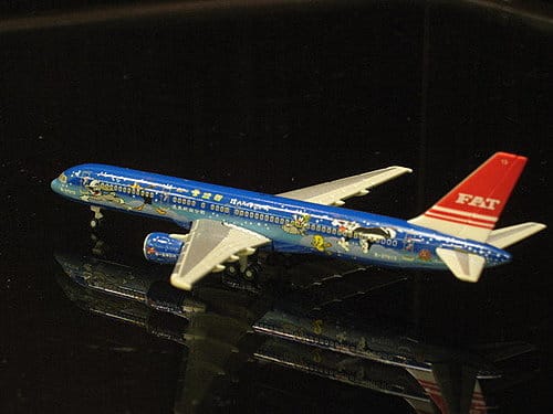 遠東航空 B757-200統一童盟國彩繪機