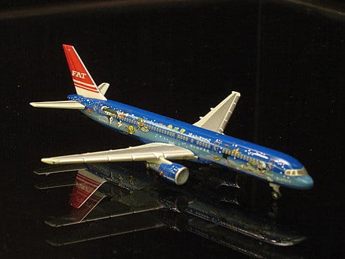 遠東航空 B757-200統一童盟國彩繪機