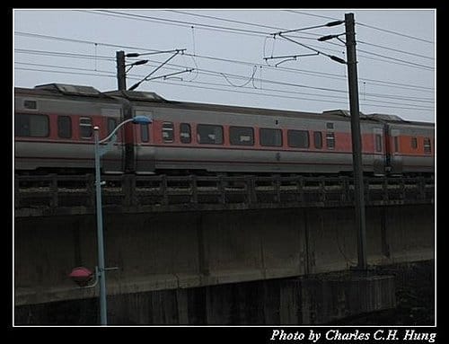 新竹頭前溪橋拍火車