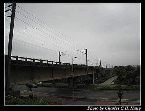 新竹頭前溪橋拍火車