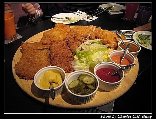 台北新店–抱飲抱食
