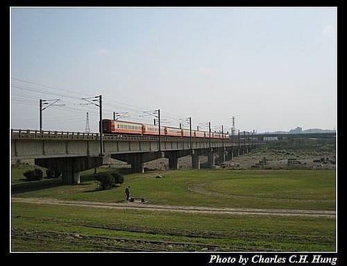 頭前溪橋拍火車