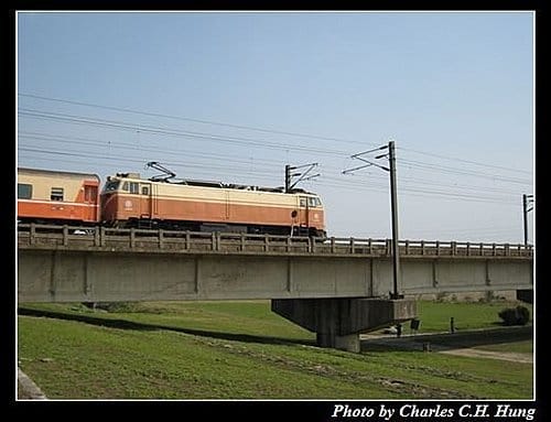 頭前溪橋拍火車