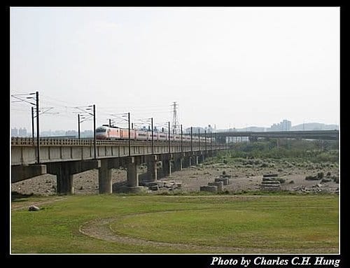 頭前溪橋拍火車