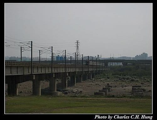 頭前溪橋拍火車