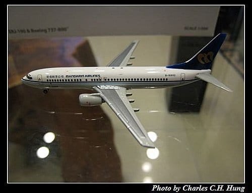 華信航空 B737-800 + ERJ-190
