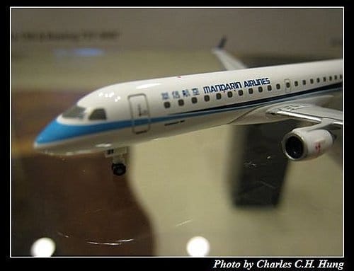 華信航空 B737-800 + ERJ-190