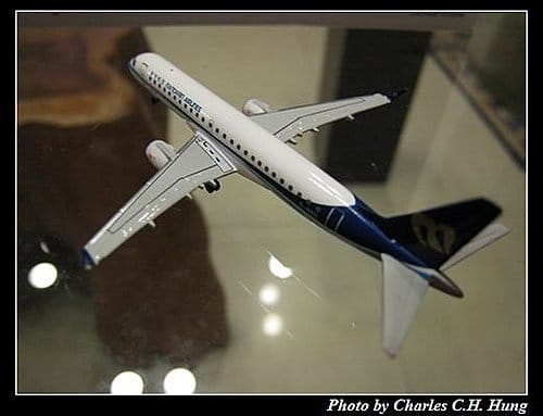 華信航空 B737-800 + ERJ-190