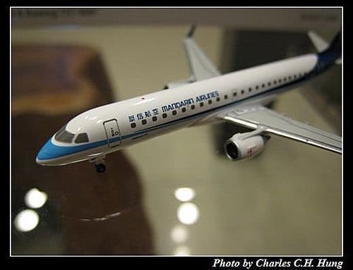 華信航空 B737-800 + ERJ-190