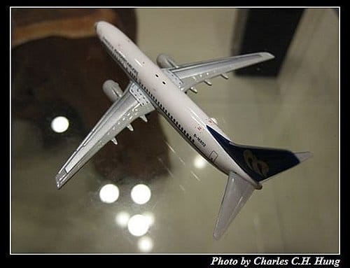 華信航空 B737-800 + ERJ-190