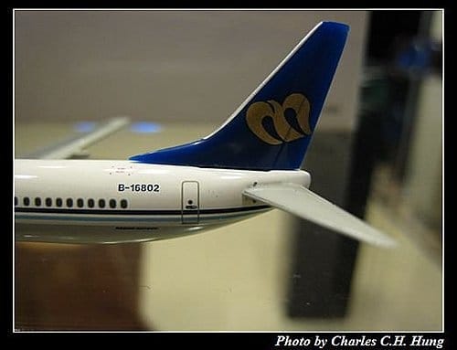 華信航空 B737-800 + ERJ-190