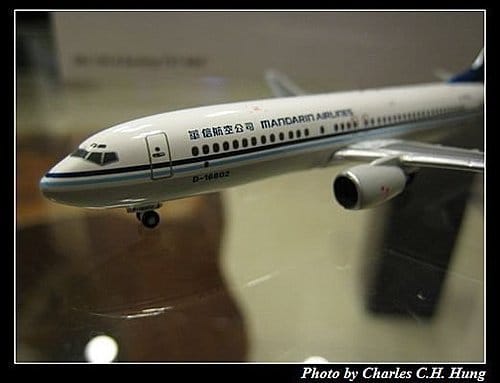 華信航空 B737-800 + ERJ-190