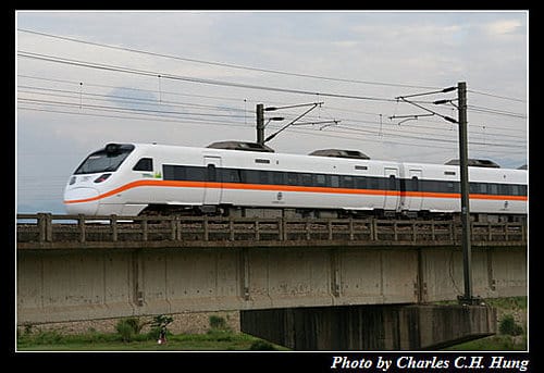 頭前溪橋拍火車，目標：太魯閣號
