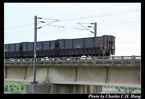 頭前溪橋拍火車，目標：太魯閣號