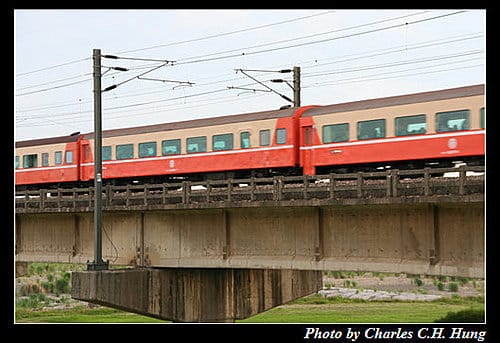 頭前溪橋拍火車，目標：太魯閣號