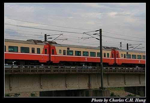 頭前溪橋拍火車，目標：太魯閣號