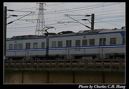 頭前溪橋拍火車，目標：太魯閣號