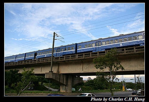 頭前溪橋拍火車，目標：太魯閣號