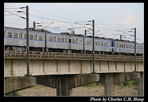 頭前溪橋拍火車，目標：太魯閣號