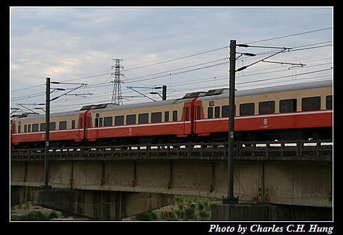 頭前溪橋拍火車，目標：太魯閣號