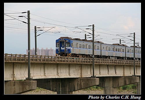 頭前溪橋拍火車，目標：太魯閣號
