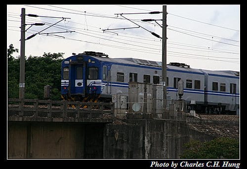 頭前溪橋拍火車，目標：太魯閣號