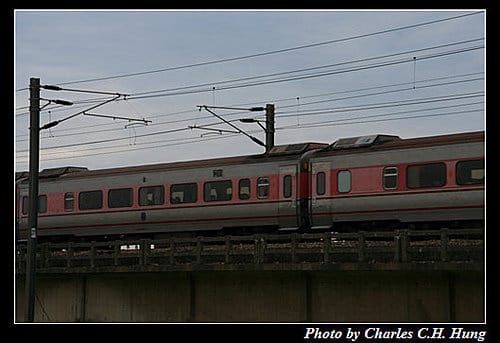 頭前溪橋拍火車，目標：太魯閣號
