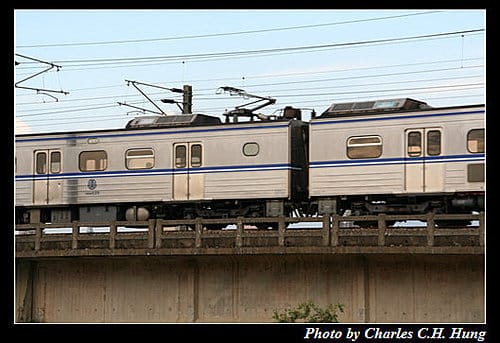 頭前溪橋拍火車，目標：太魯閣號