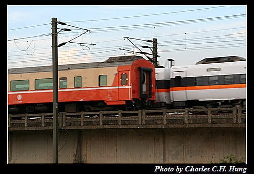 頭前溪橋拍火車，目標：太魯閣號