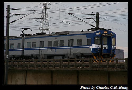 頭前溪橋拍火車，目標：太魯閣號