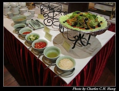 北越下龍灣–Day 2–晚餐：船上西越式BUFFET自助晚宴