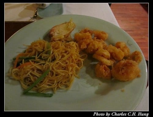 北越下龍灣–Day 2–晚餐：船上西越式BUFFET自助晚宴