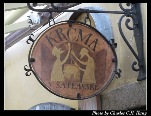 奧地利捷克–Day 4–午餐：Krčma v Šatlavské 地窖餐廳