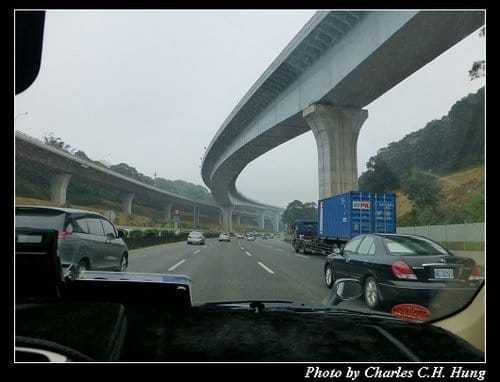漫步在雲端–國道一號五股楊梅高架橋（五楊高架）行駛記實