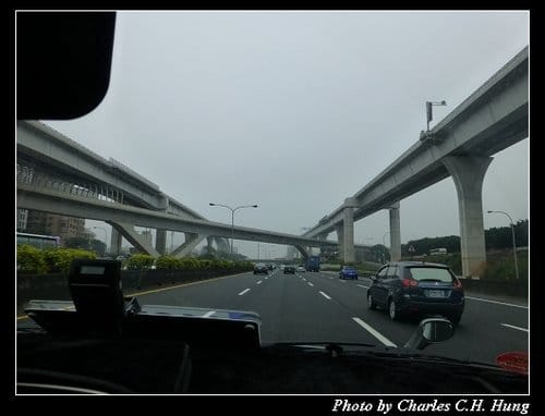 漫步在雲端–國道一號五股楊梅高架橋（五楊高架）行駛記實
