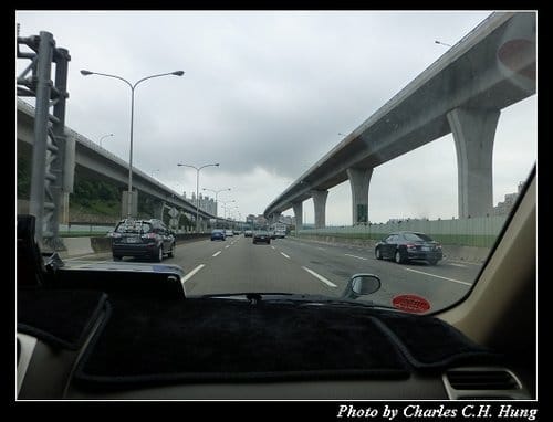 漫步在雲端–國道一號五股楊梅高架橋（五楊高架）行駛記實