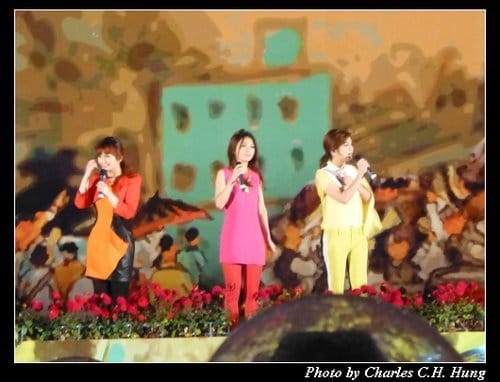 新竹竹北–2013臺灣燈會SHE踩街表演（遊燈會 趴特兔）