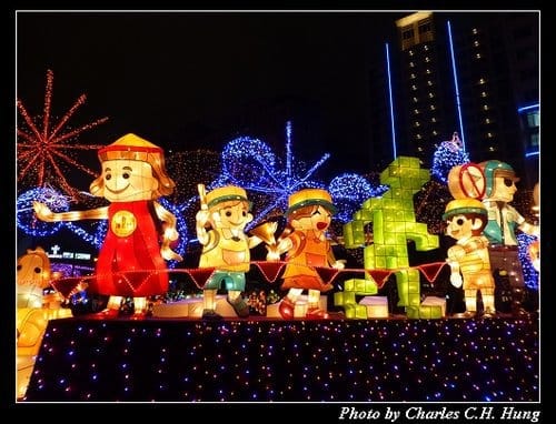 新竹竹北–2013臺灣燈會SHE踩街表演（遊燈會 趴特兔）