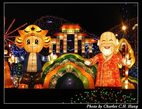 新竹竹北–2013臺灣燈會SHE踩街表演（遊燈會 趴特兔）