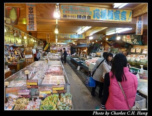 晚冬北海道–Day 2–小樽堺町通散策（LeTAO、北一硝子工藝館、六花亭、北菓樓、小樽オルゴール堂、古老蒸氣鐘、銀の鐘）