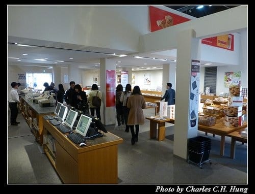 晚冬北海道–Day 2–小樽堺町通散策（LeTAO、北一硝子工藝館、六花亭、北菓樓、小樽オルゴール堂、古老蒸氣鐘、銀の鐘）