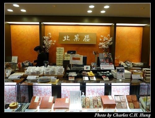 晚冬北海道–Day 2–小樽堺町通散策（LeTAO、北一硝子工藝館、六花亭、北菓樓、小樽オルゴール堂、古老蒸氣鐘、銀の鐘）
