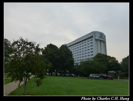 Holiday Inn_02.jpg