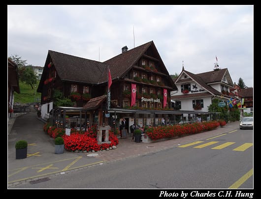Swiss-Chalet_007.jpg Swiss-Chalet_007.jpg