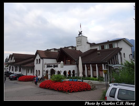Swiss-Chalet_002.jpg Swiss-Chalet_002.jpg