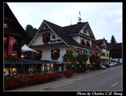 Swiss-Chalet_008.jpg Swiss-Chalet_008.jpg
