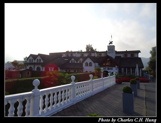 Swiss-Chalet_001.jpg Swiss-Chalet_001.jpg