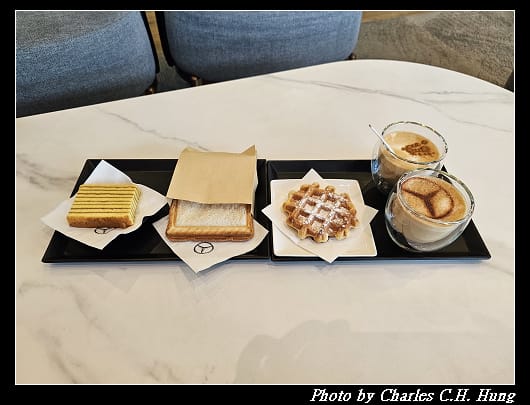 BENZ_035.jpg BENZ_035.jpg